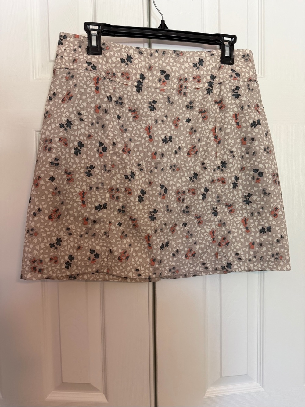 Royal Robbins Beige Floral Skort with Rust and Black Accents